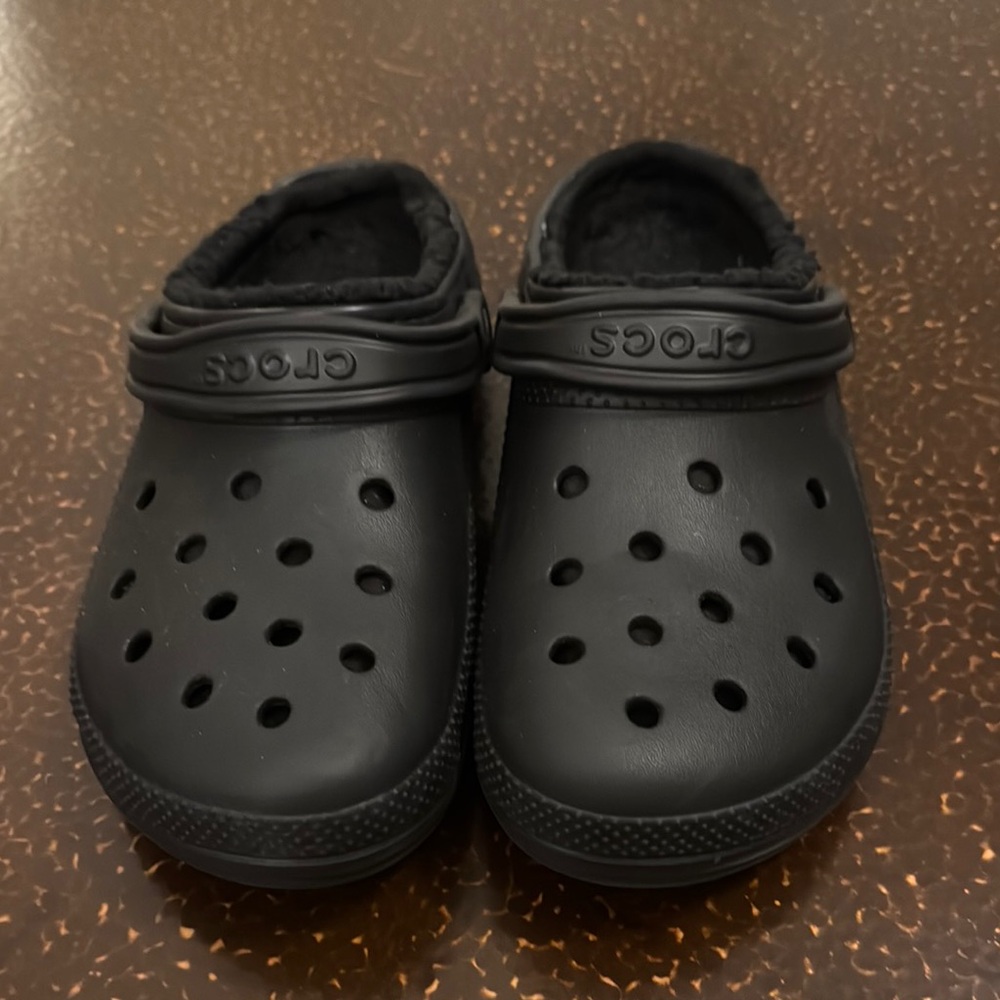 CROCS Black Fleece-Lined Clogs